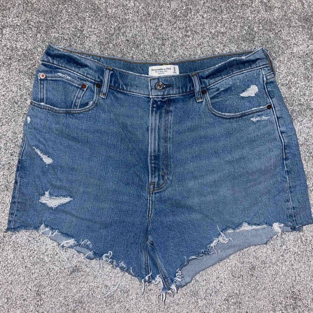 Abercrombie High Rise 4” Mom Short